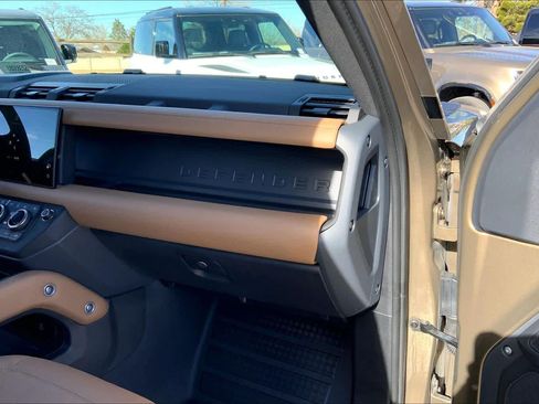 Used 2025 Land Rover Defender 110 X-Dynamic SE image 15