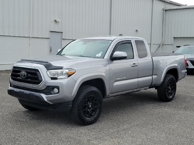 Used 2020 Toyota Tacoma SR5 RWD image 2