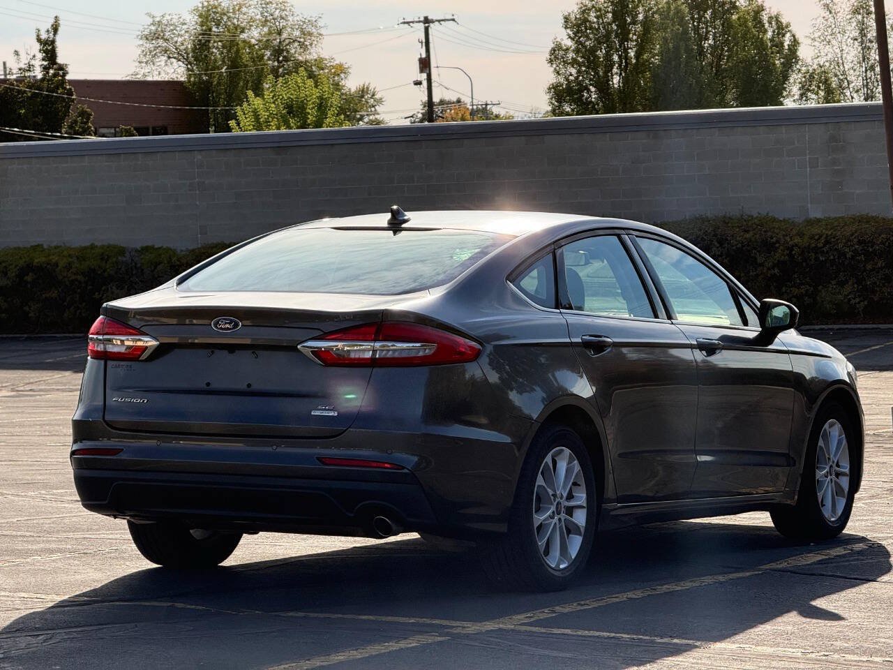 Used 2020 Ford Fusion SE FWD image 5