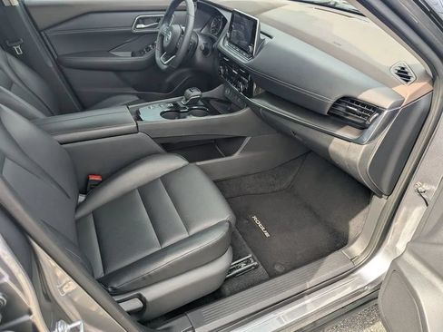 Used 2021 Nissan Rogue SV w/ Premium Package FWD image 12