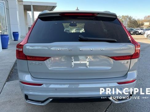 Certified 2025 Volvo XC60 B5 Core image 8