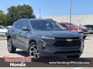Used 2025 Chevrolet Trax LT FWD video 1