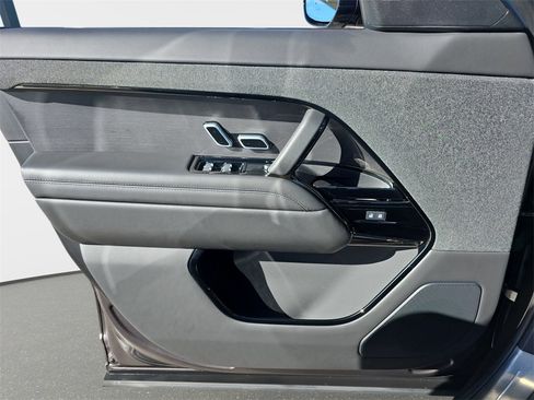 Certified 2025 Land Rover Range Rover Sport Dynamic SE image 28