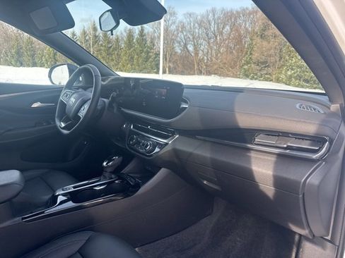 Used 2025 Buick Envista Sport Touring image 20