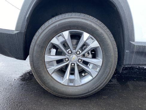 Used 2025 Chevrolet Equinox LT FWD image 9
