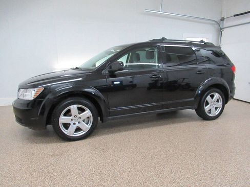 Used 2010 Dodge Journey SXT w/ Flexible Seating Group image 1