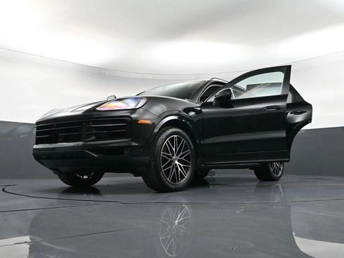 New 2026 Porsche Cayenne Base image 38