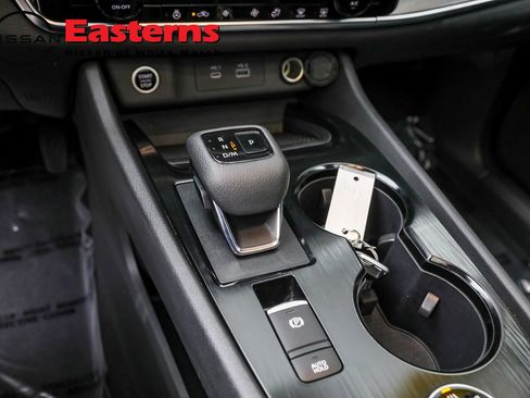 Used 2023 Nissan Rogue SV w/ SV Premium Package image 17