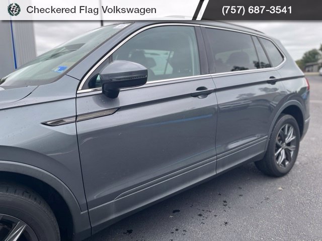 Used 2022 Volkswagen Tiguan SE w/ Panoramic Sunroof Package AWD/4WD image 3
