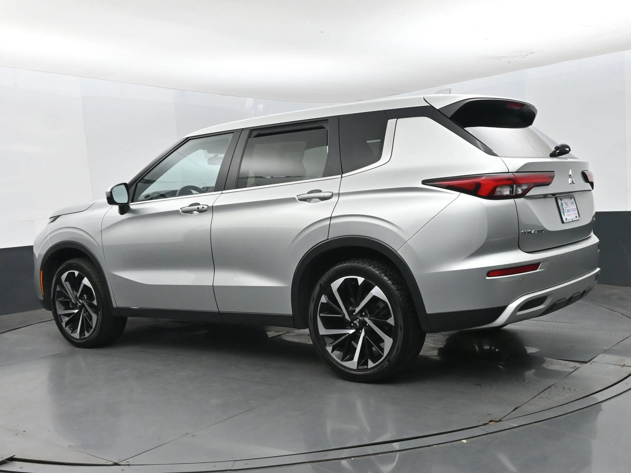 Used 2024 Mitsubishi Outlander FWD image 7
