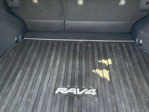 Used 2019 Toyota RAV4 LE image 33