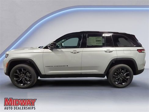 New 2025 Jeep Grand Cherokee Limited image 2