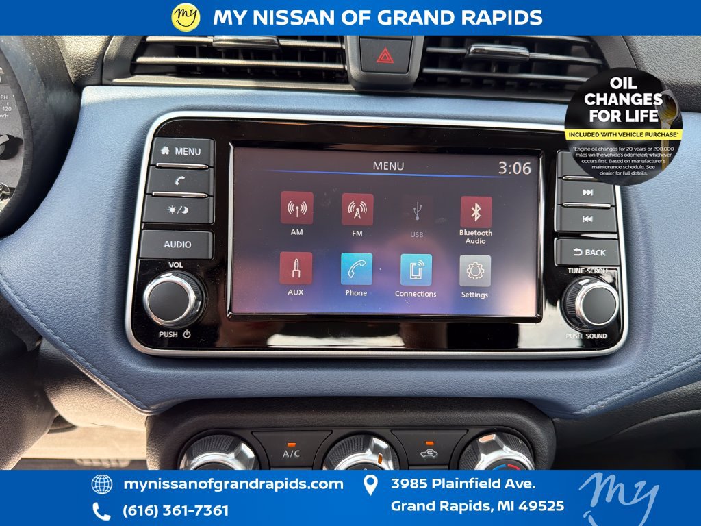 Used 2025 Nissan Versa SV w/ Trunk Package FWD image 23