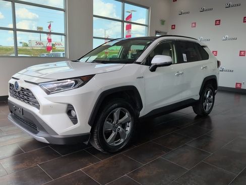 Used 2020 Toyota RAV4 Limited AWD/4WD image 5