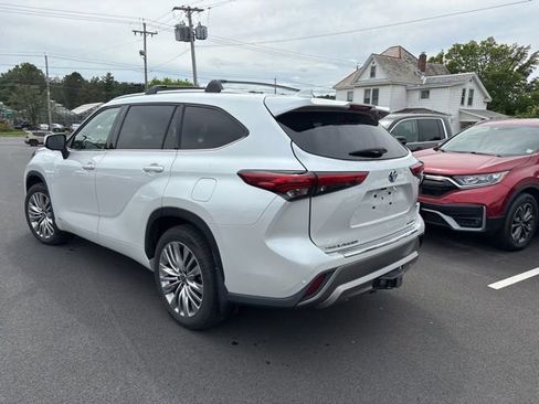 Used 2023 Toyota Highlander Platinum AWD/4WD image 9