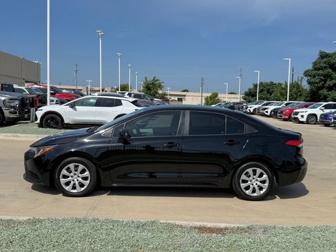 Used 2023 Toyota Corolla LE FWD image 8