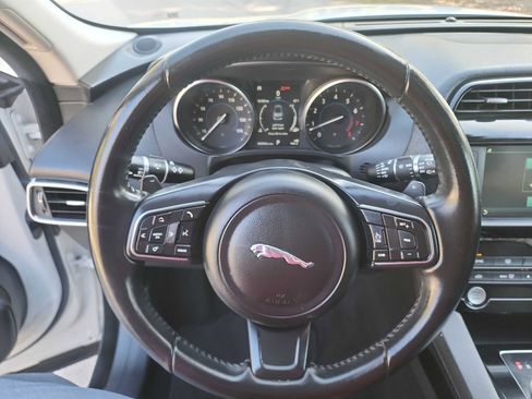 Used 2018 Jaguar F-PACE Premium image 23