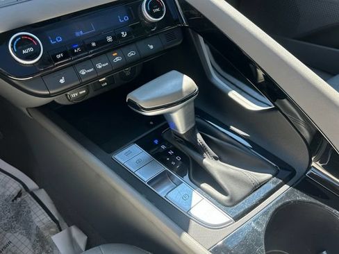 Certified 2025 Hyundai Elantra SEL FWD image 12