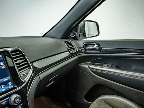 Used 2019 Jeep Grand Cherokee Trailhawk AWD/4WD image 31