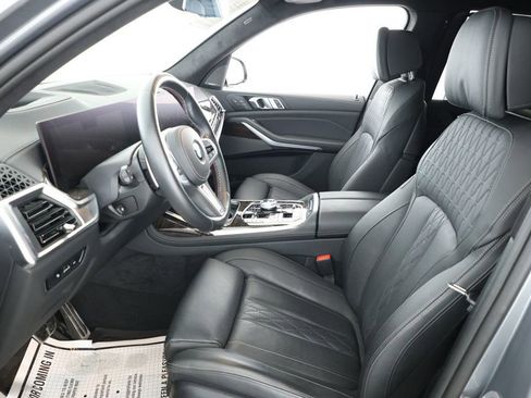 Used 2025 BMW X7 M60i image 18