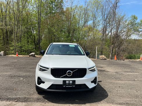 New 2025 Volvo XC40 B5 Ultra w/ Climate Package image 2