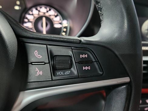 Used 2017 Alfa Romeo Giulia Ti image 29