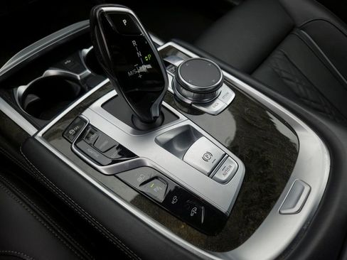 Used 2022 BMW 745e xDrive w/ M Sport Package image 10