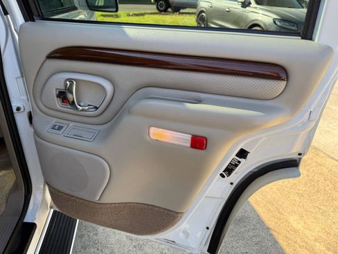 Used 2000 Cadillac Escalade 4WD image 26