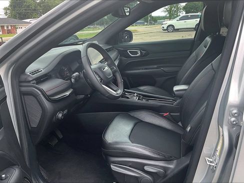 Used 2025 Jeep Compass Trailhawk AWD/4WD image 13