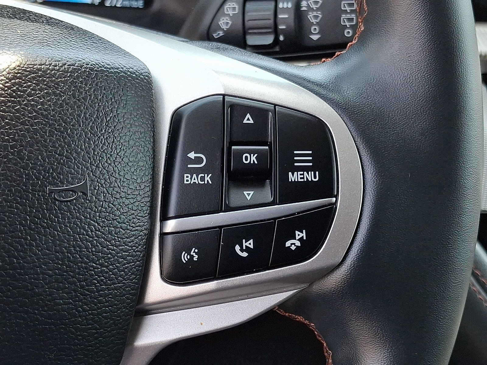 Certified 2025 Ford Explorer Active AWD/4WD image 24