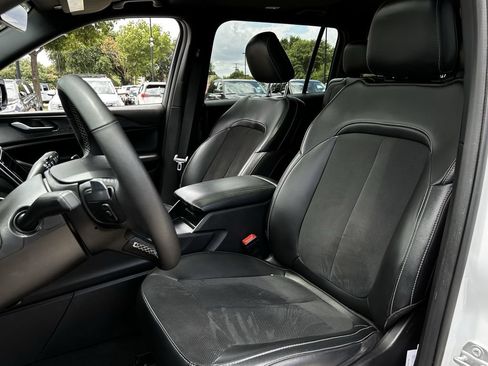 Used 2025 Jeep Grand Cherokee L Altitude RWD image 27