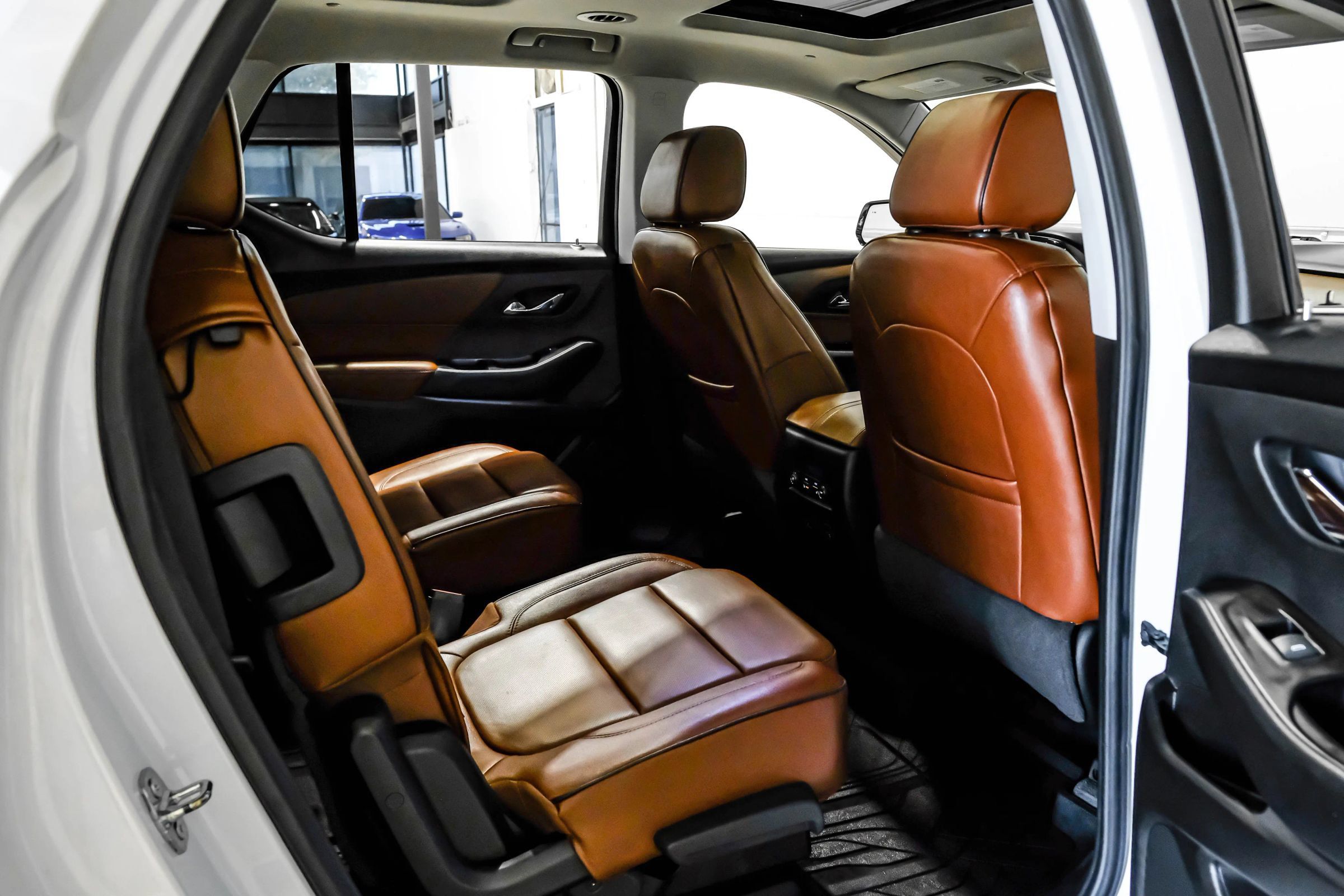 Used 2019 Chevrolet Traverse High Country w/ LPO, Floor Liner Package AWD/4WD image 50