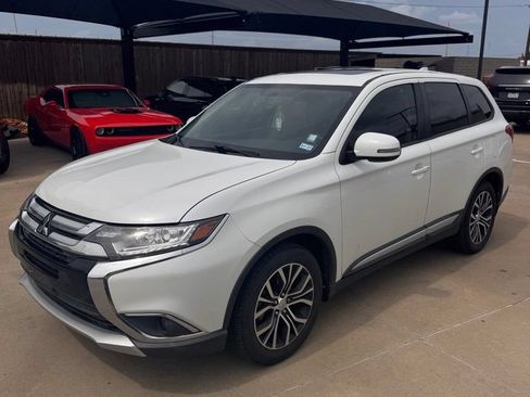 Used 2018 Mitsubishi Outlander SE FWD image 3