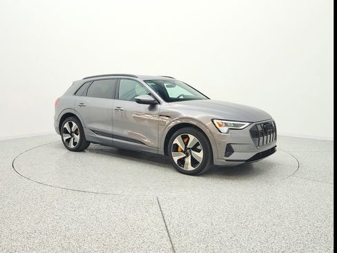 Used 2023 Audi e-tron Premium Plus w/ Premium Plus Package image 3