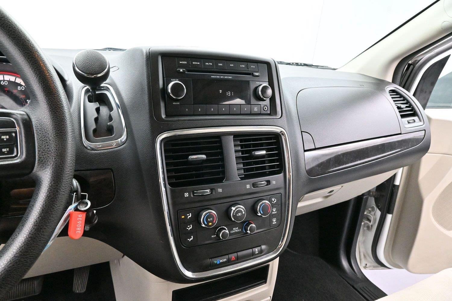 Used 2017 Dodge Grand Caravan SE FWD image 16