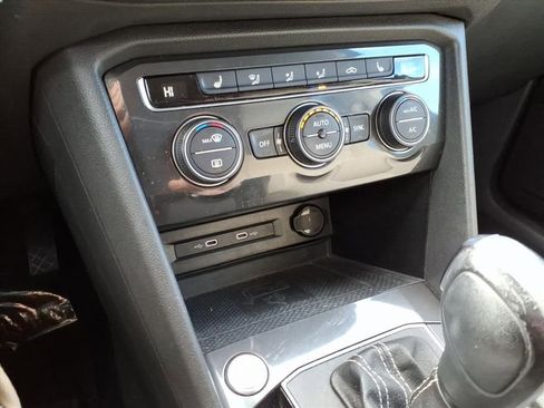 Used 2021 Volkswagen Tiguan SE image 22