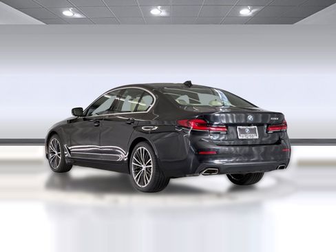 Used 2023 BMW 530i w/ Convenience Package RWD image 3