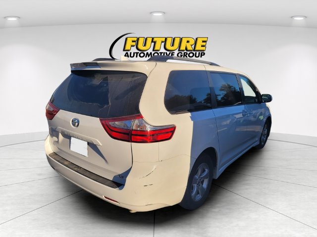 Used 2018 Toyota Sienna LE FWD image 3