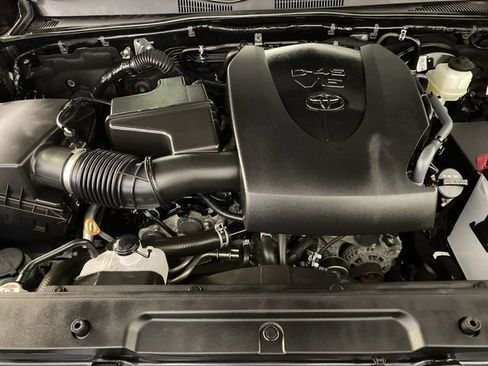 Used 2022 Toyota Tacoma TRD Sport w/ Technology Package image 34