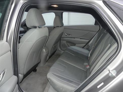 Used 2022 Hyundai Elantra SEL w/ Convenience + Premium Package FWD image 27