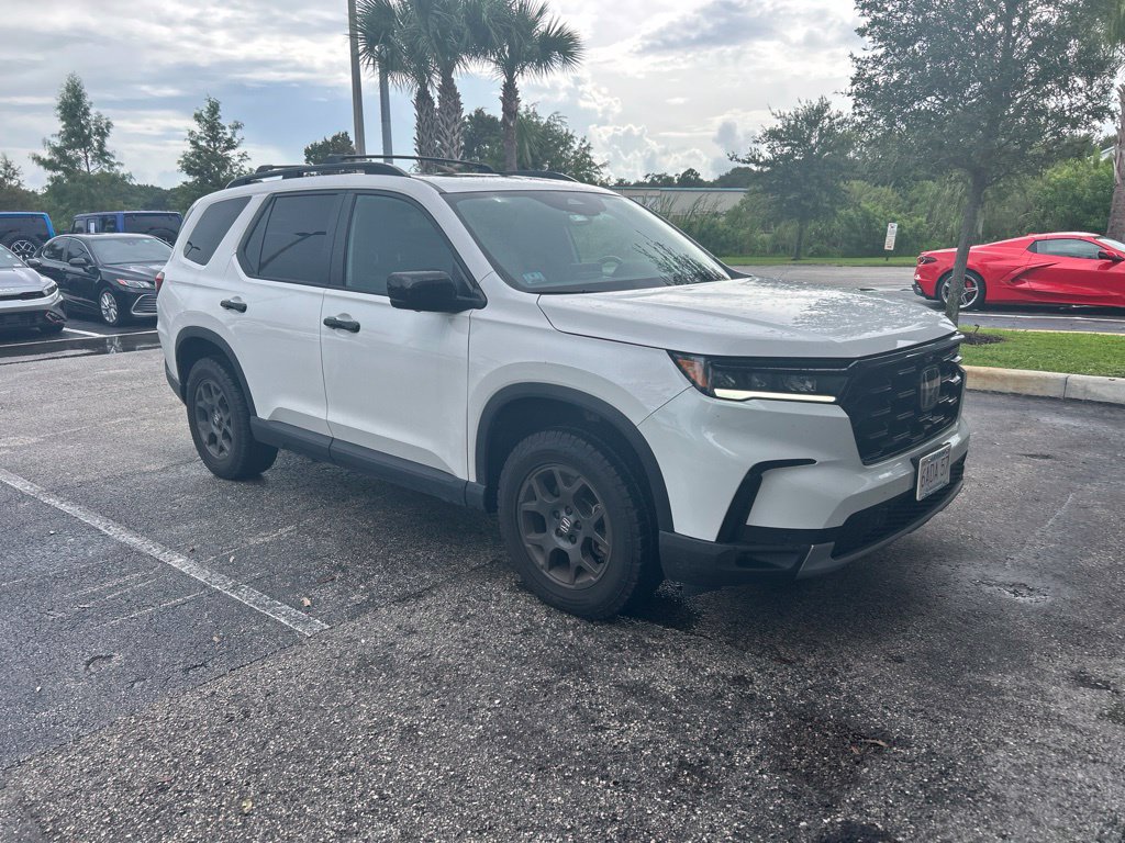 Used 2025 Honda Pilot TrailSport image 2