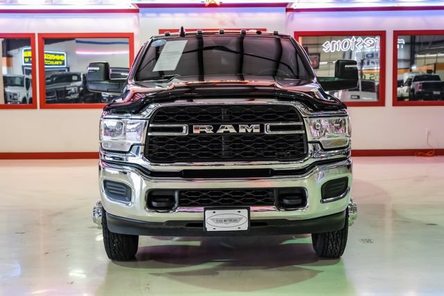 Used 2024 RAM 3500 Tradesman w/ Chrome Appearance Group AWD/4WD image 8