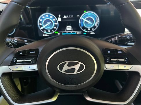 Used 2025 Hyundai Elantra Limited FWD image 29