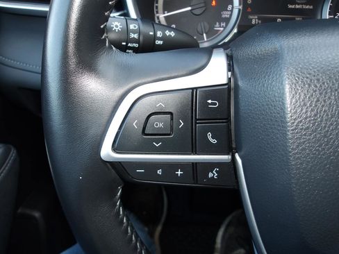 Used 2023 Toyota Highlander XLE AWD/4WD image 17