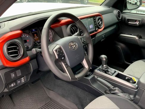 Used 2020 Toyota Tacoma TRD Off-Road image 17
