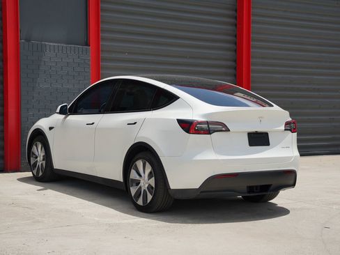 Used 2021 Tesla Model Y Long Range image 7