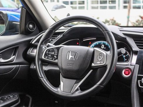 Used 2018 Honda Civic Touring image 22