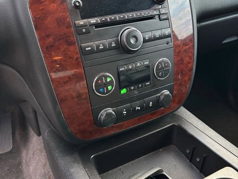 Used 2013 Chevrolet Suburban LT image 21