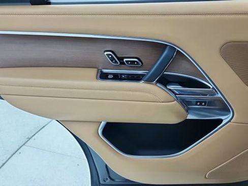 Used 2023 Land Rover Range Rover Long Wheelbase SE image 34