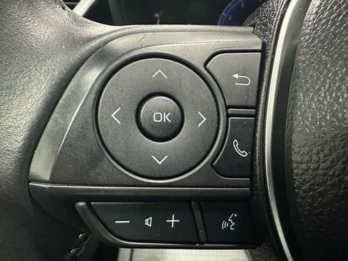 Used 2025 Toyota Corolla SE w/ SE Premium Package image 19